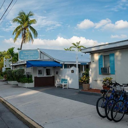Seashell Motel And International Hostel Кей Уест Екстериор снимка