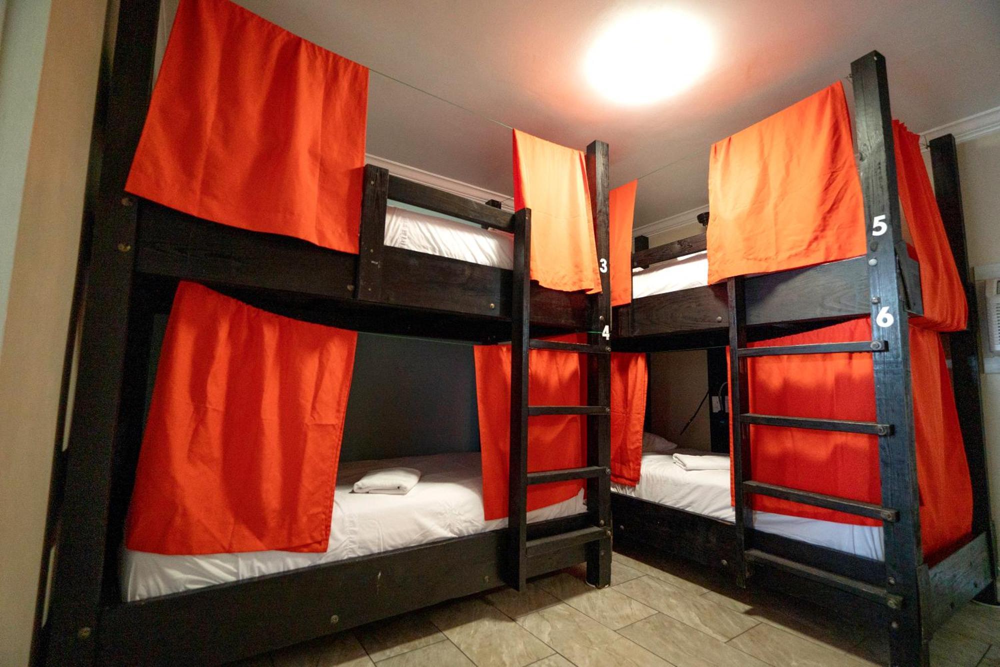 Seashell Motel And International Hostel Кей Уест Екстериор снимка